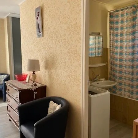 2 Couchages Avec Balcon, Wi-fi Et Proche Thermes A Amelie-les-bains - Fr-1-703-9 Διαμέρισμα *